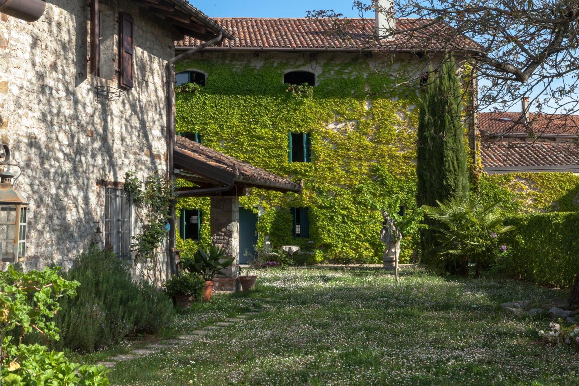 B&B La Casa Del Sole Manzano Luaran gambar