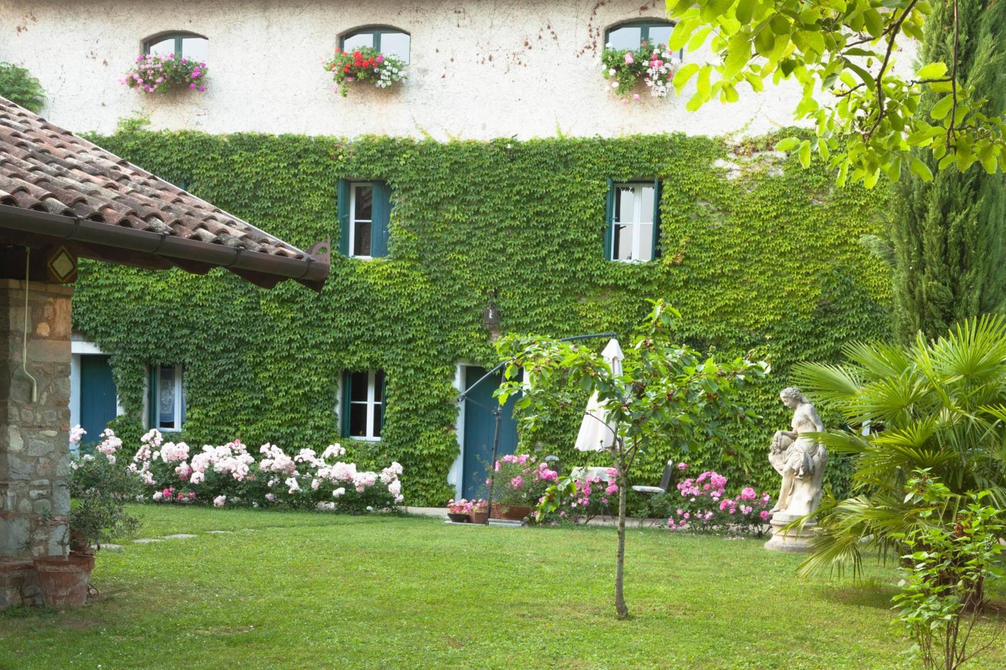 B&B La Casa Del Sole Manzano Luaran gambar