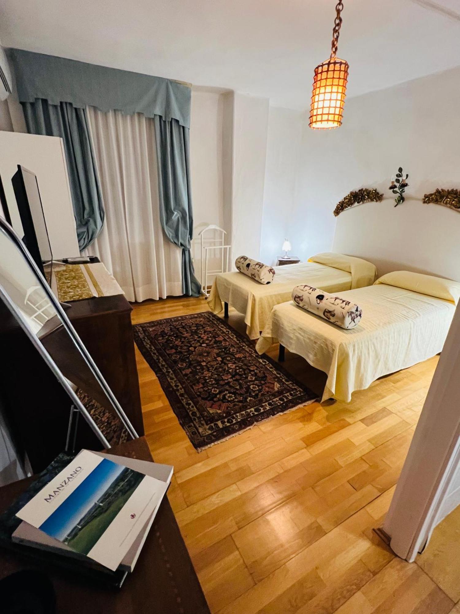 B&B La Casa Del Sole Manzano Luaran gambar